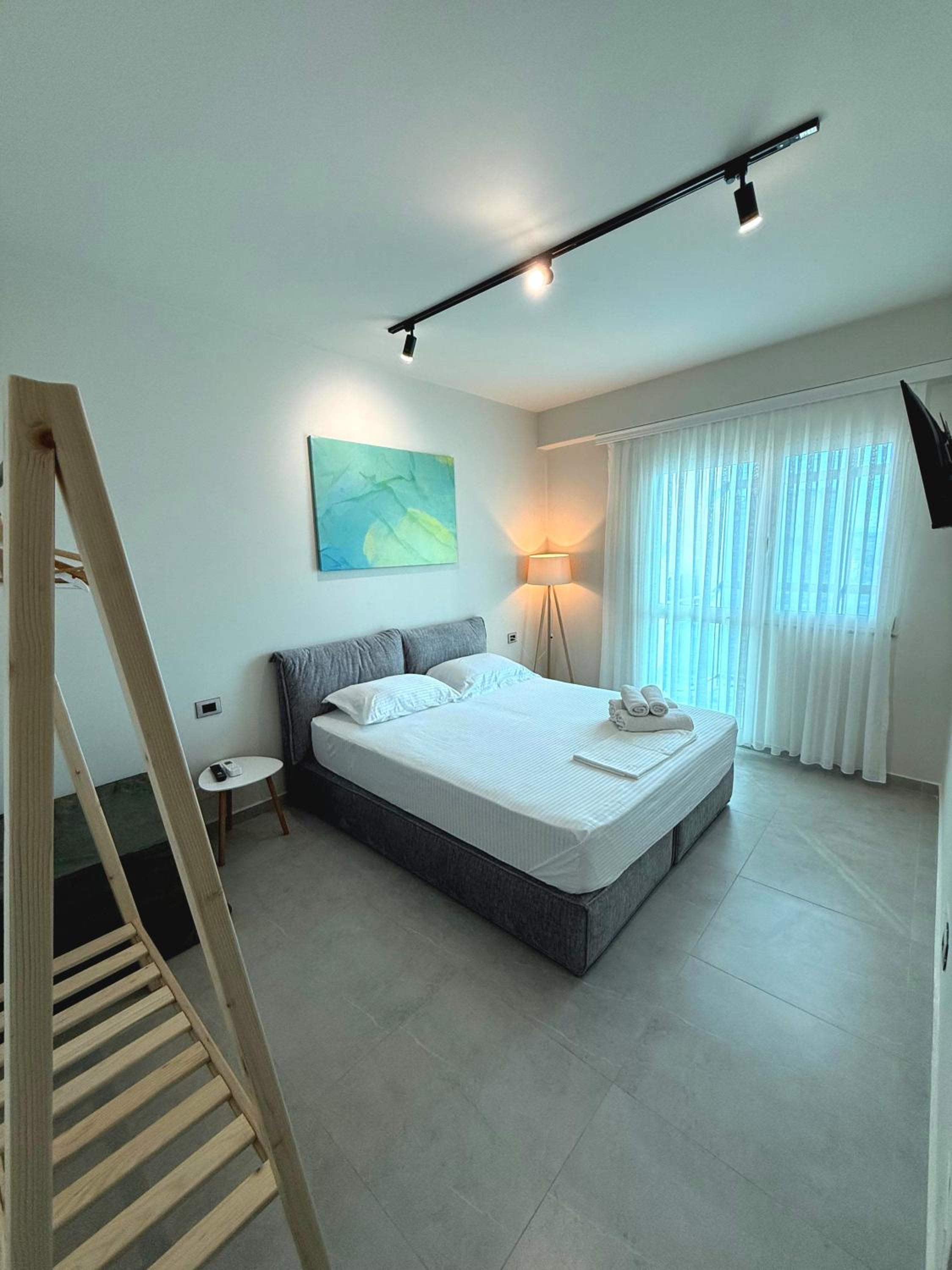 STAY-FIVE Modern Central Studios Self Check-in & Fast Wi-Fi