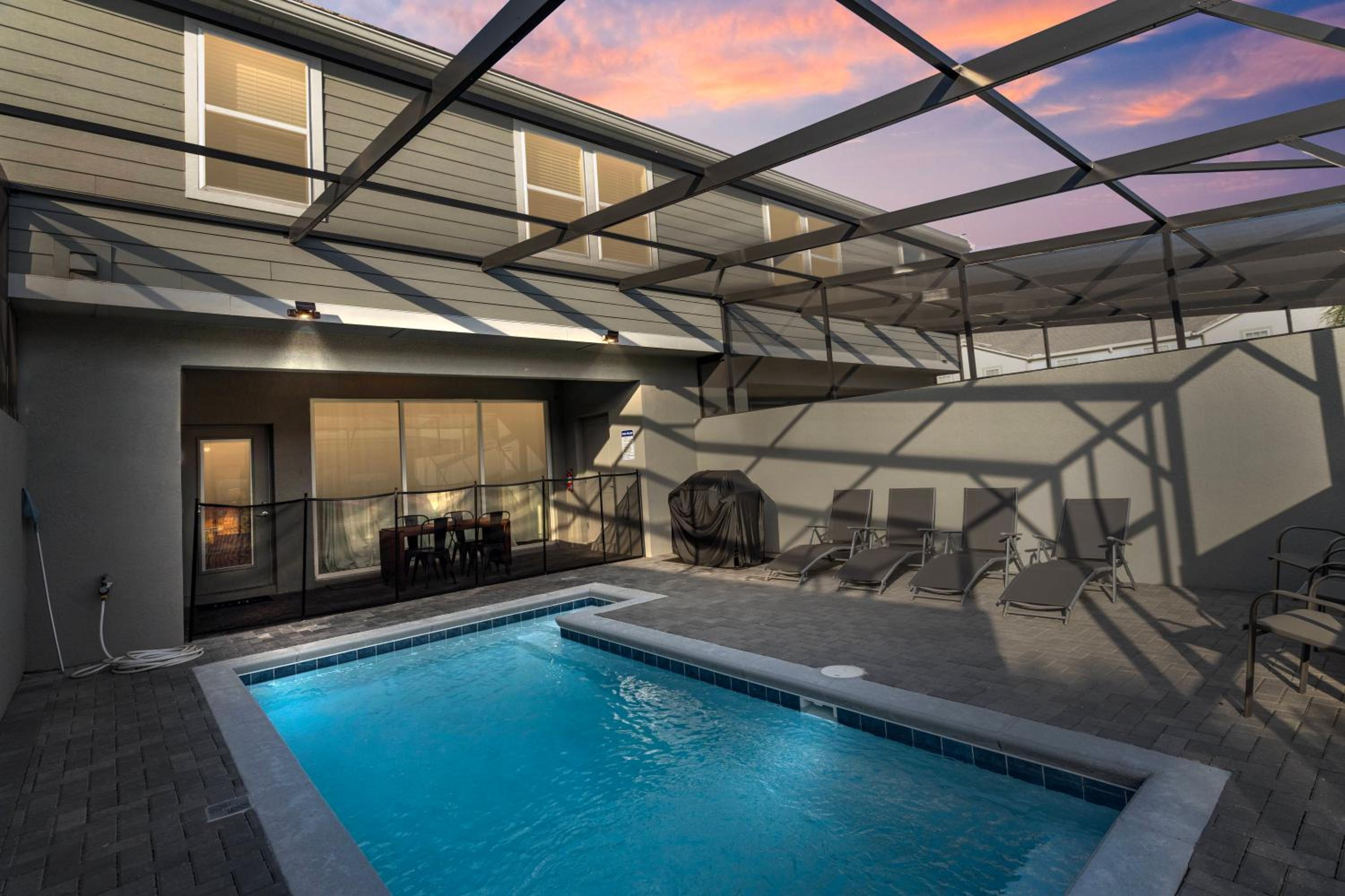 Amazing House At Solterra 5Bedrooms4.5BathsPool view 5