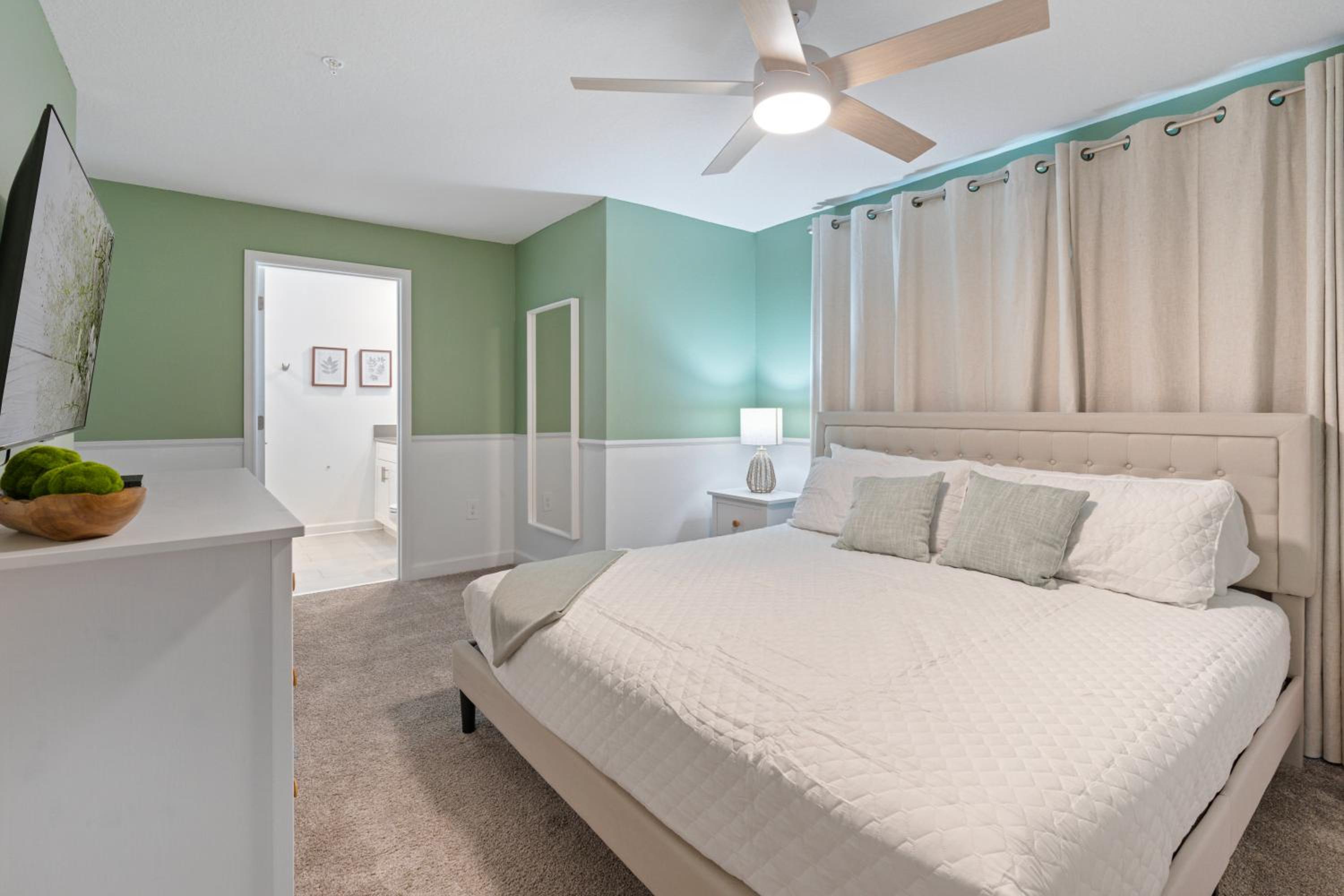 New Home 5 Bedrooms and 4 Bathrooms At Storey Lake view 5