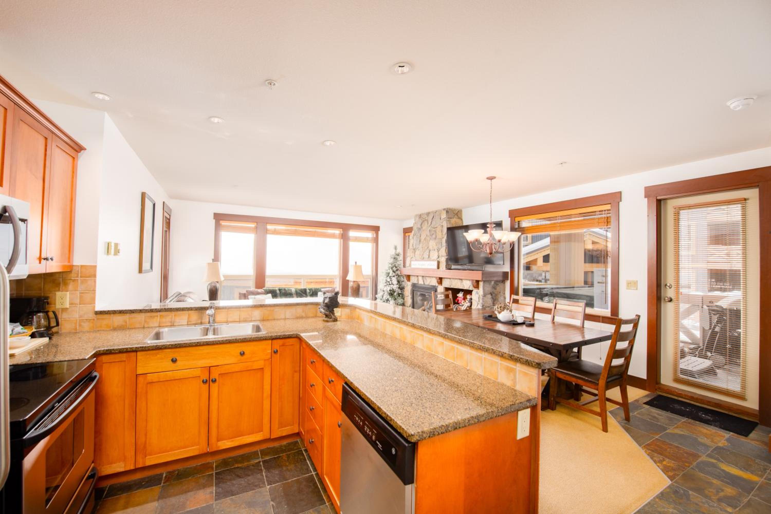 Stonegate Resort Unit A103