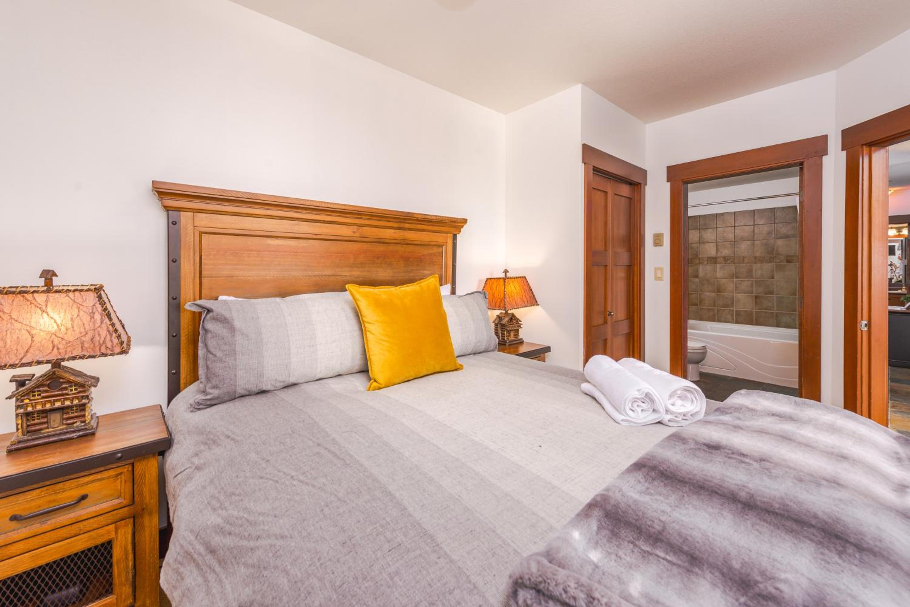 Stonegate Resort Unit A103