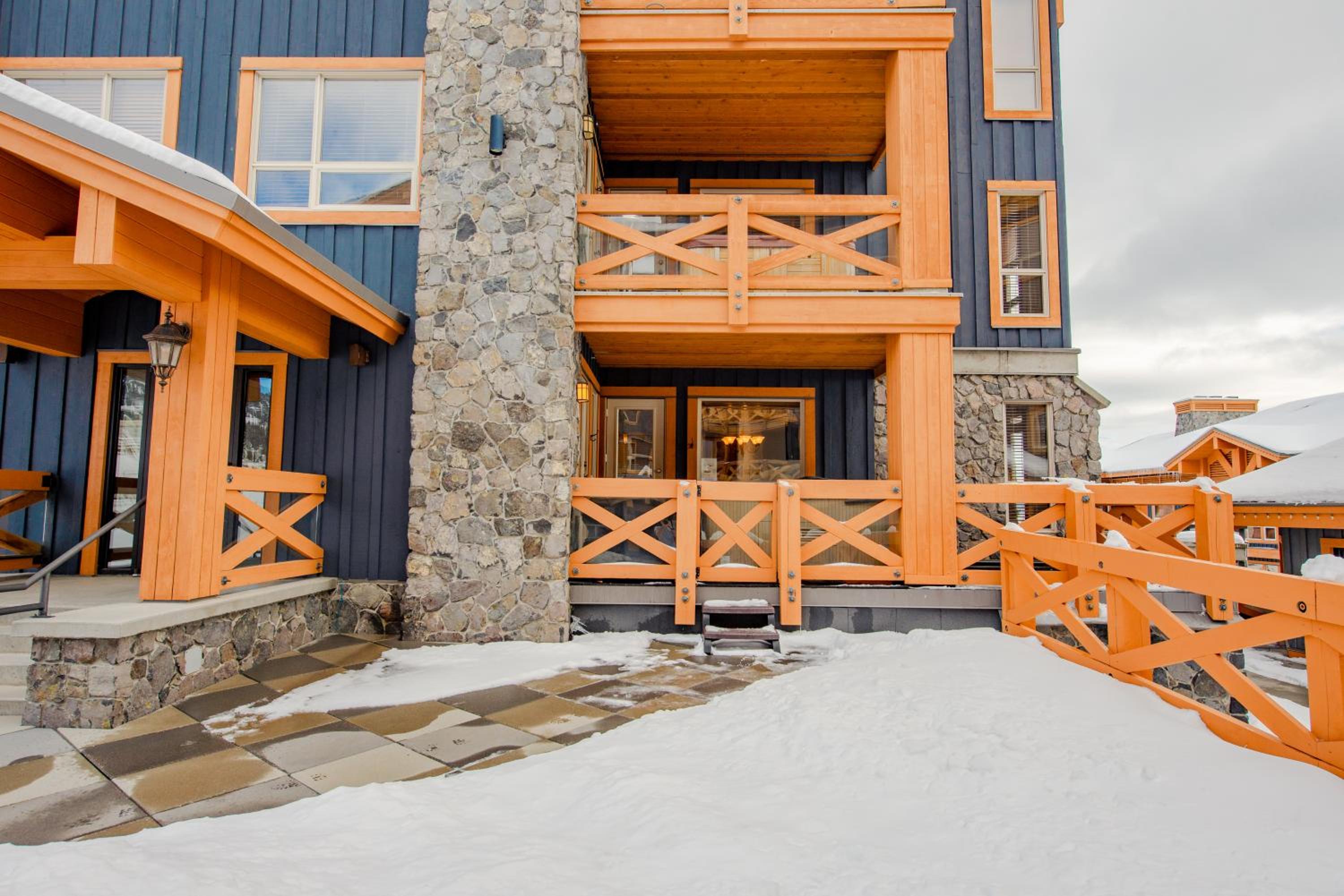 Stonegate Resort Unit A103