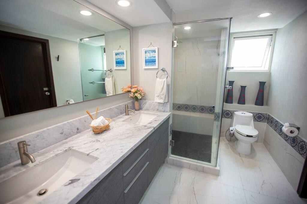 Spectacular Beach Condo In Grand Venetian