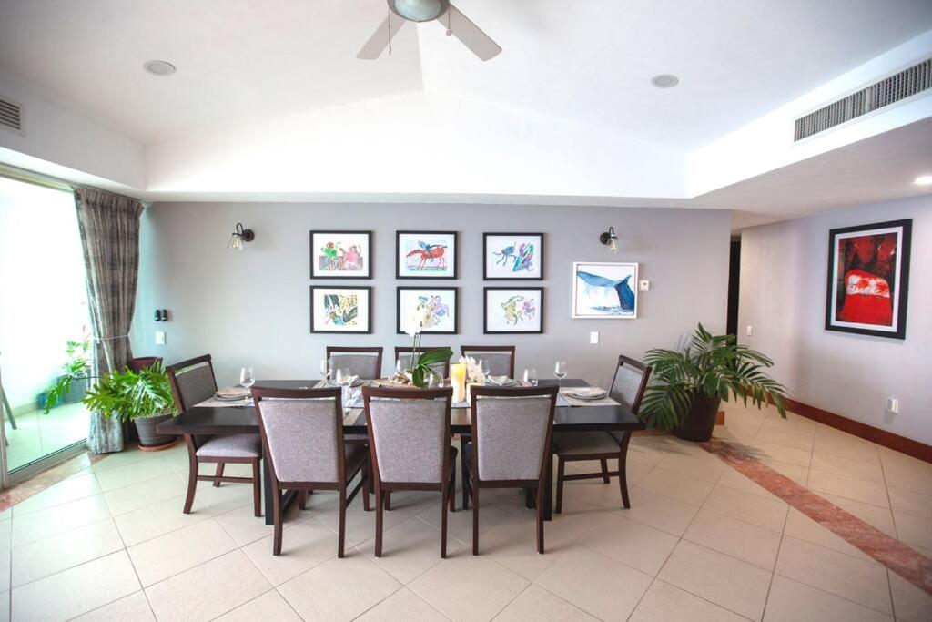 Spectacular Beach Condo In Grand Venetian