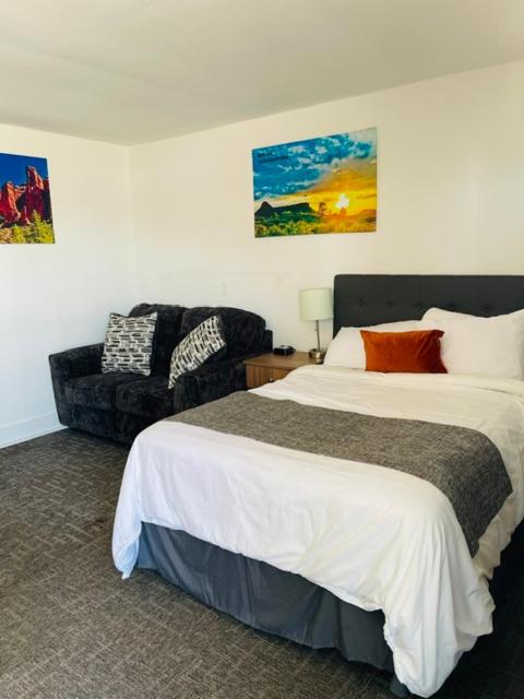 Blue Sage Inn & Suites
