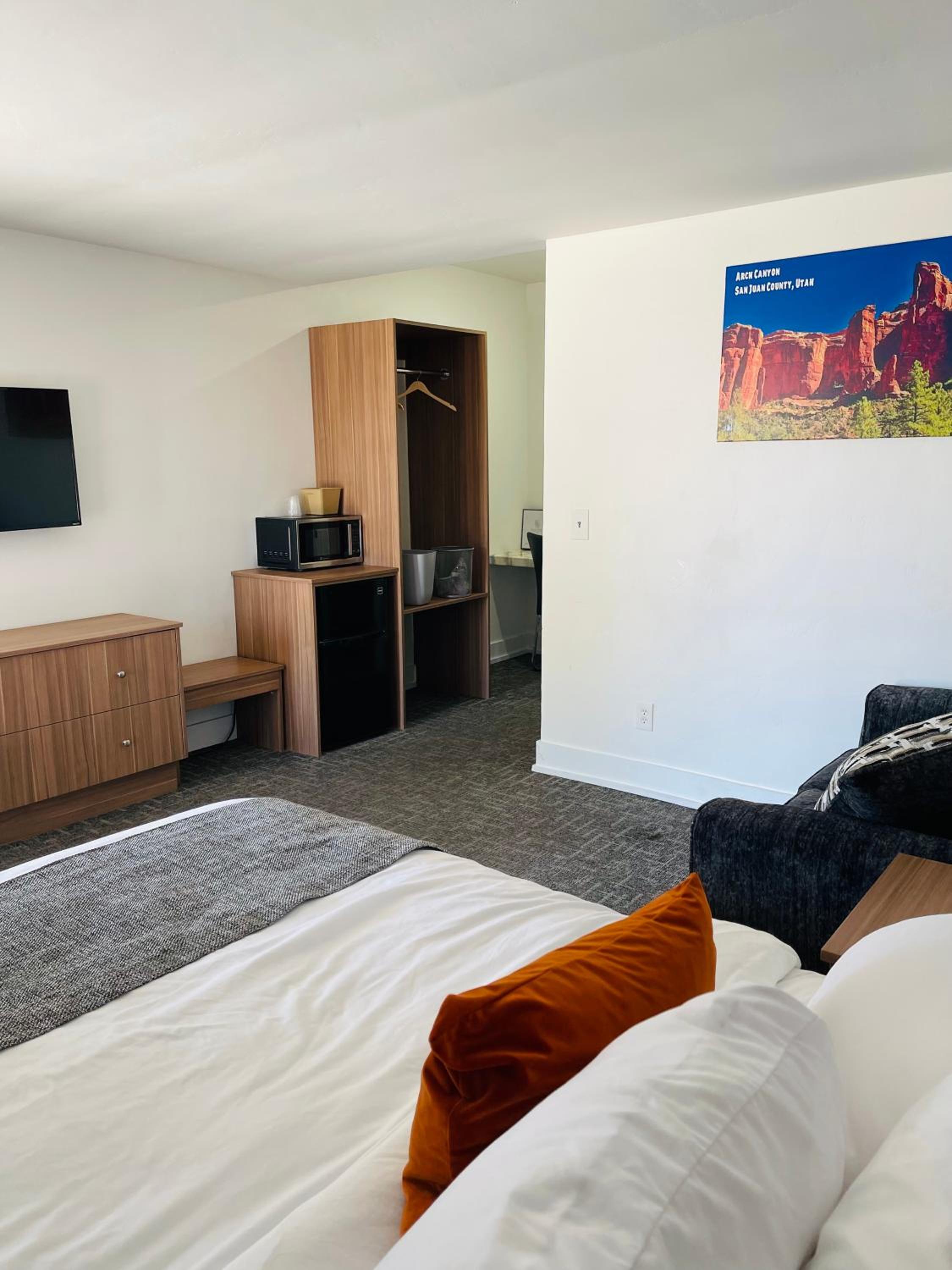 Blue Sage Inn & Suites