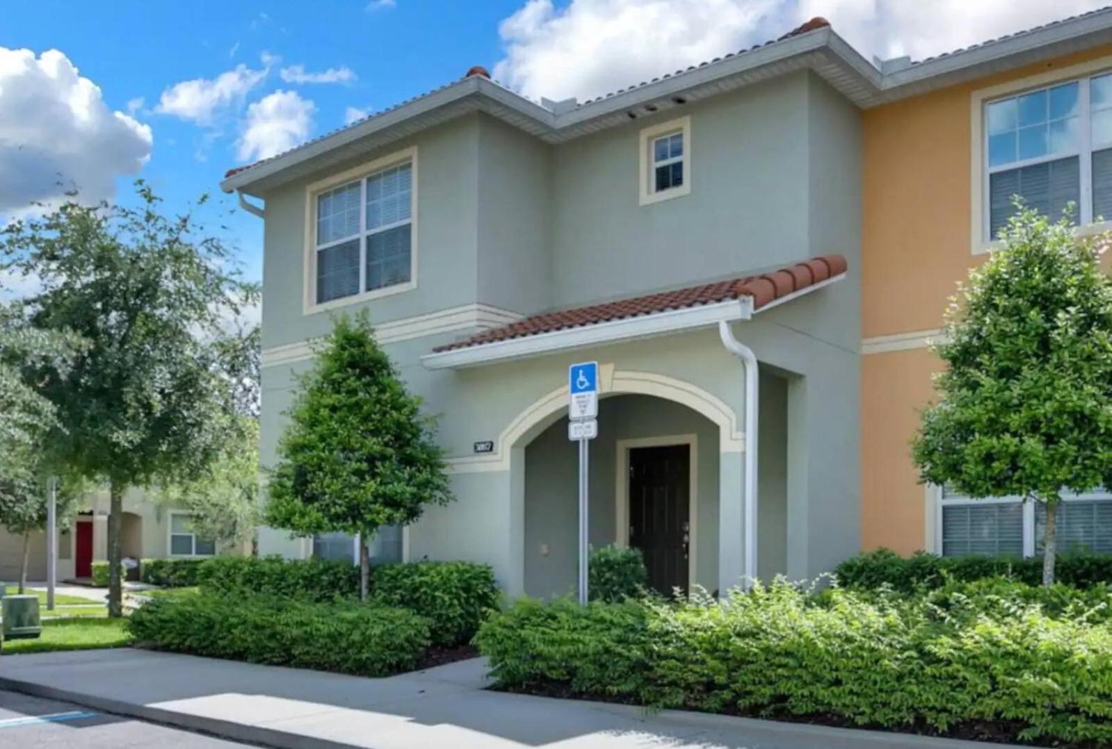 Amazing 5BD and 4BH 6 miles from Disney view 2