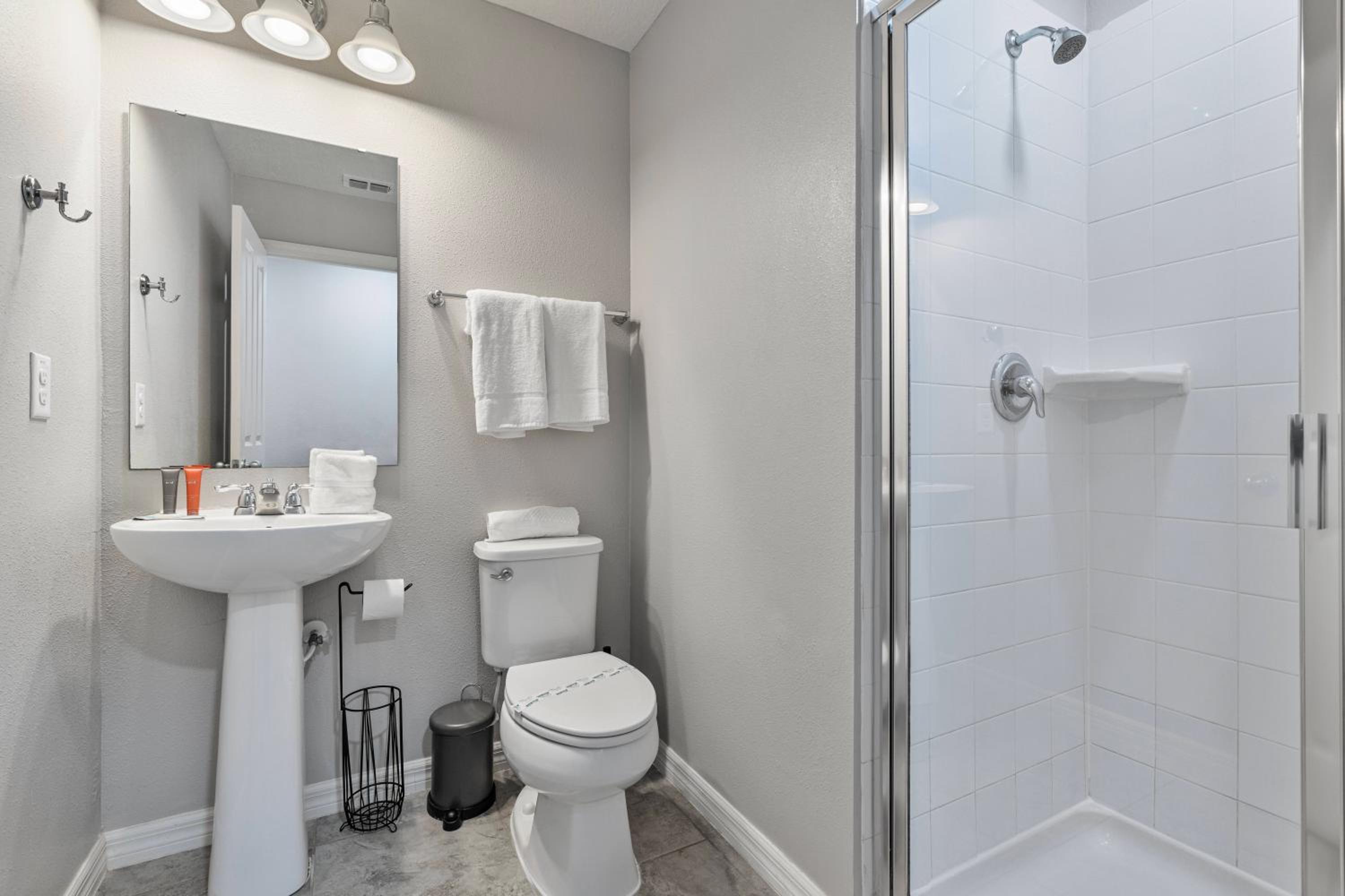 Cozy 4 Bedrooms35 Bath- 8 miles from Disney