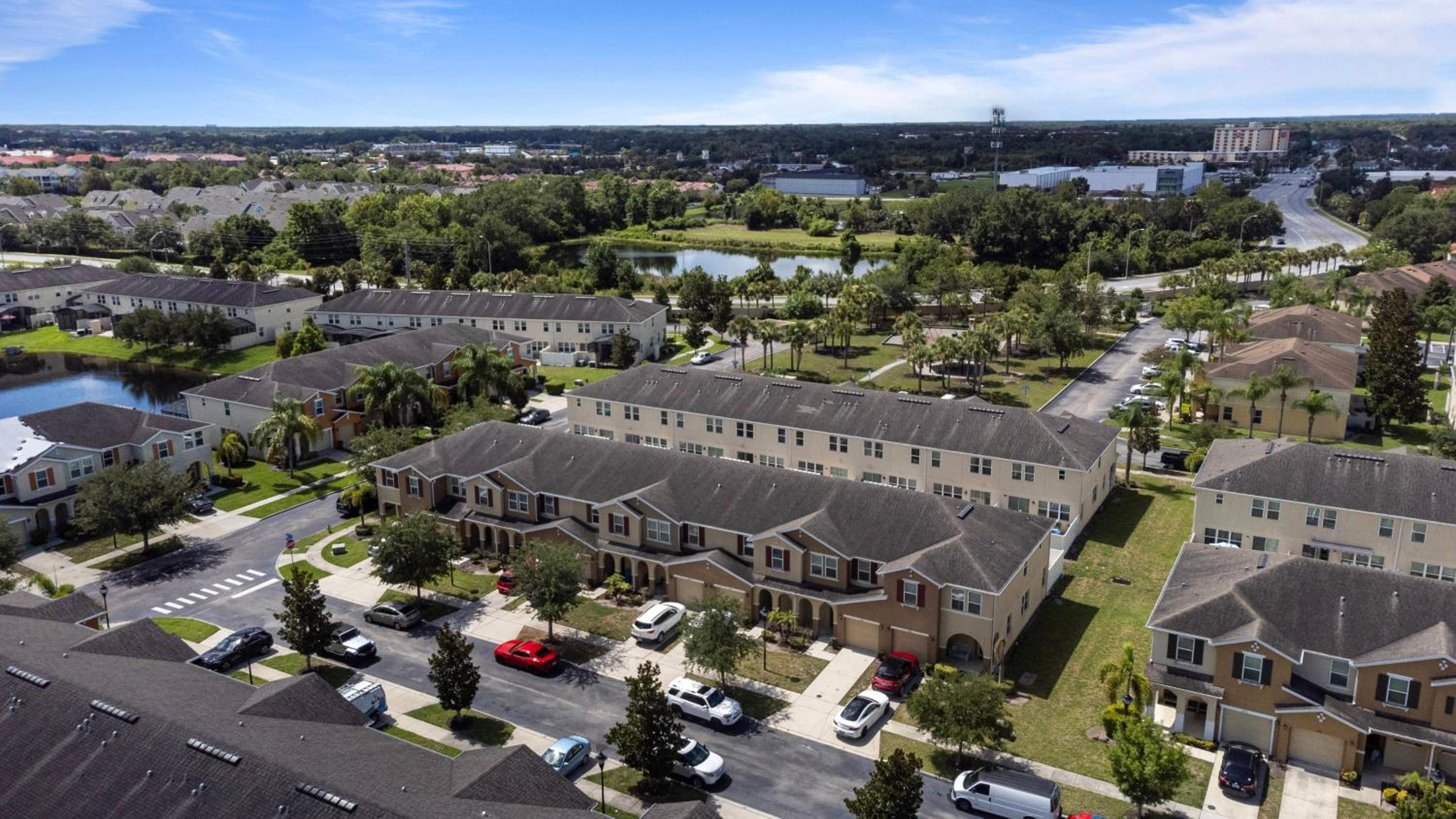 Cozy 4 Bedrooms35 Bath- 8 miles from Disney