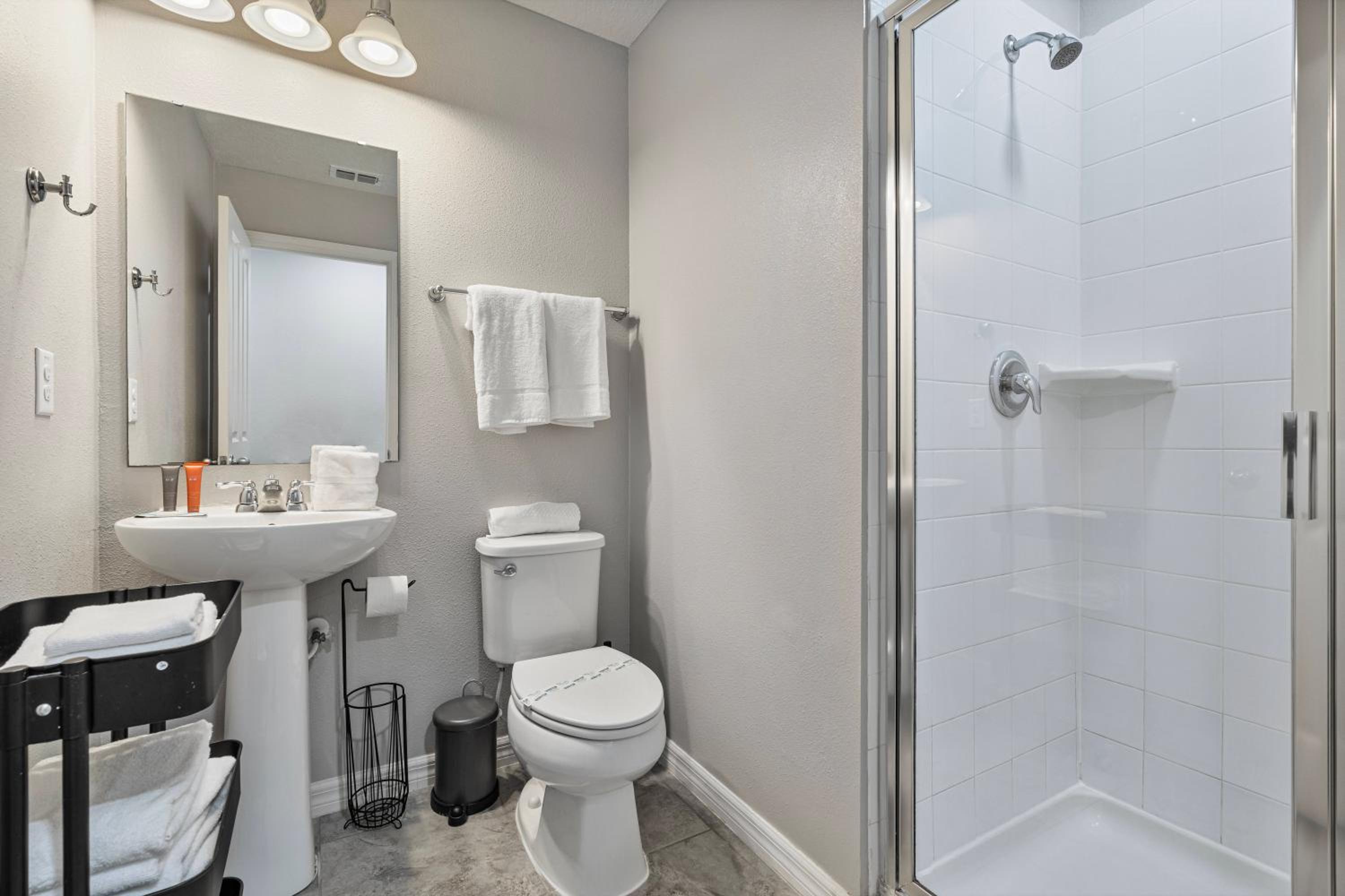 Cozy 4 Bedrooms35 Bath- 8 miles from Disney