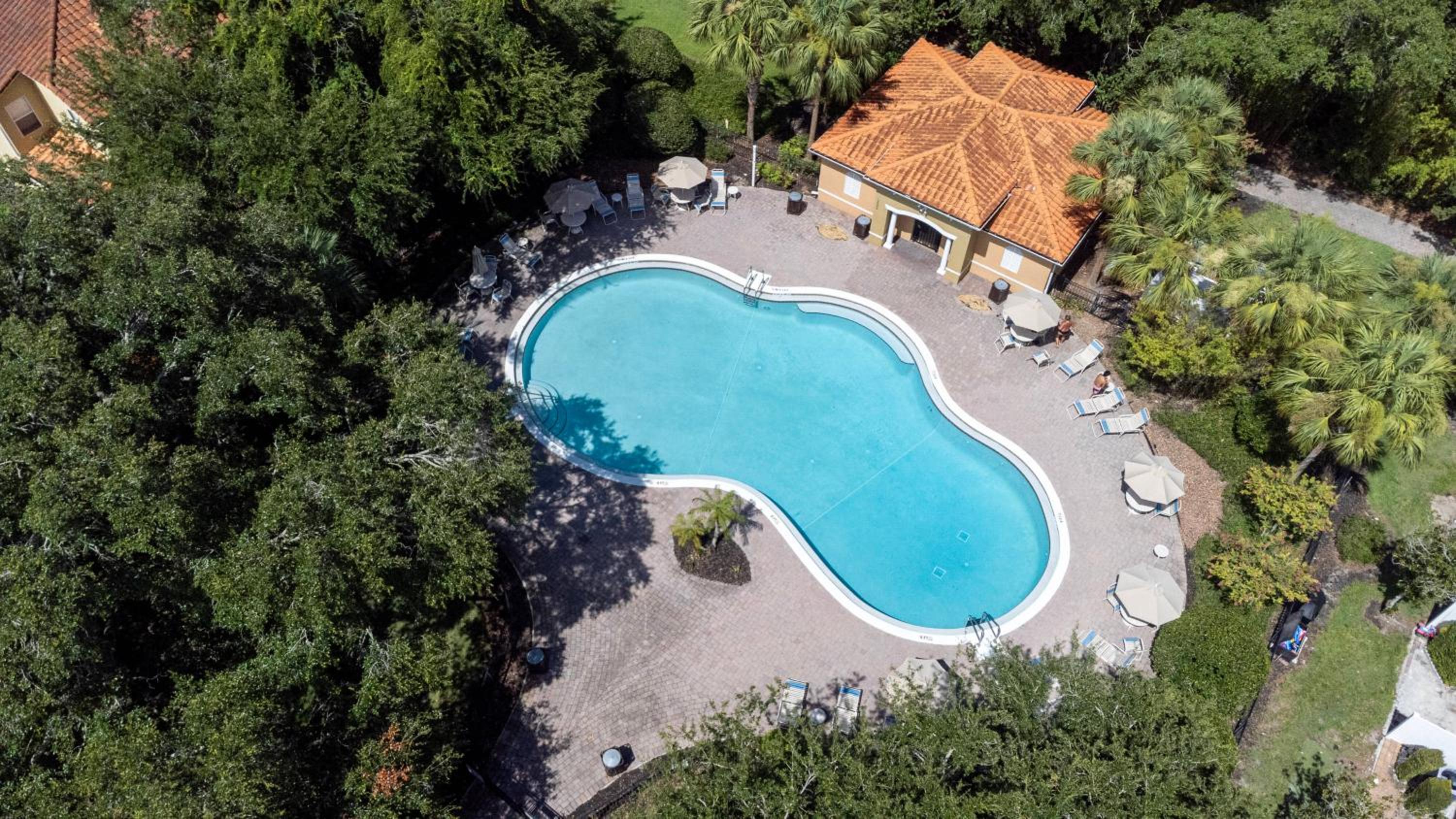 Cozy 4 Bedrooms35 Bath- 8 miles from Disney