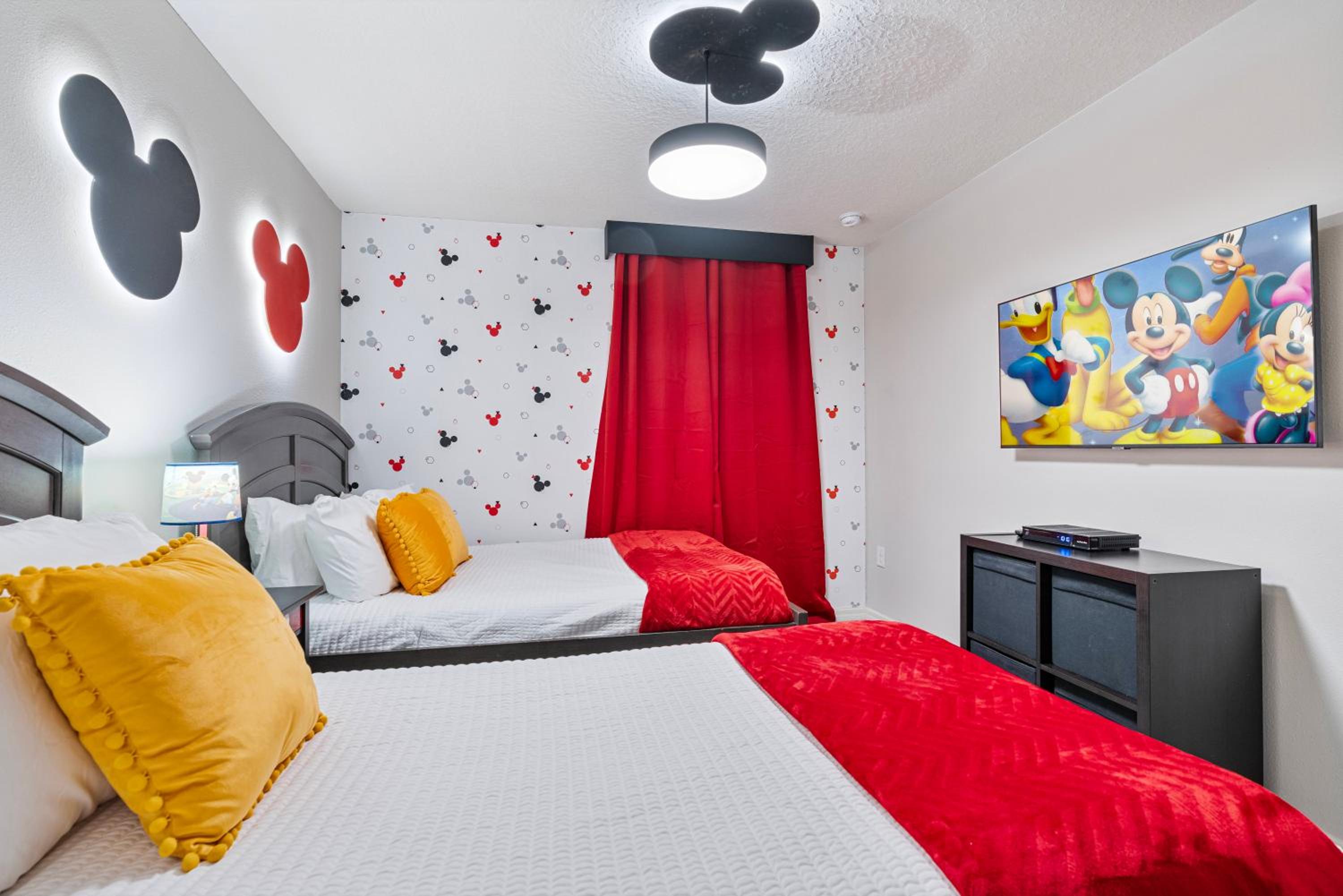 Cozy 4 Bedrooms35 Bath- 8 miles from Disney