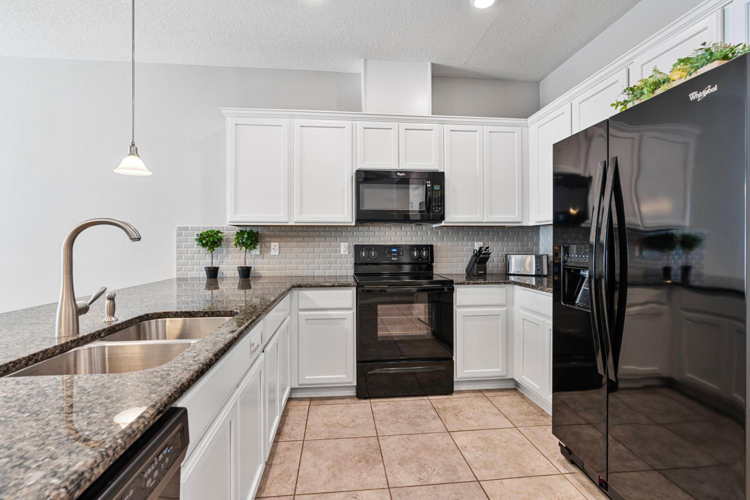Cozy 4 Bedrooms35 Bath- 8 miles from Disney