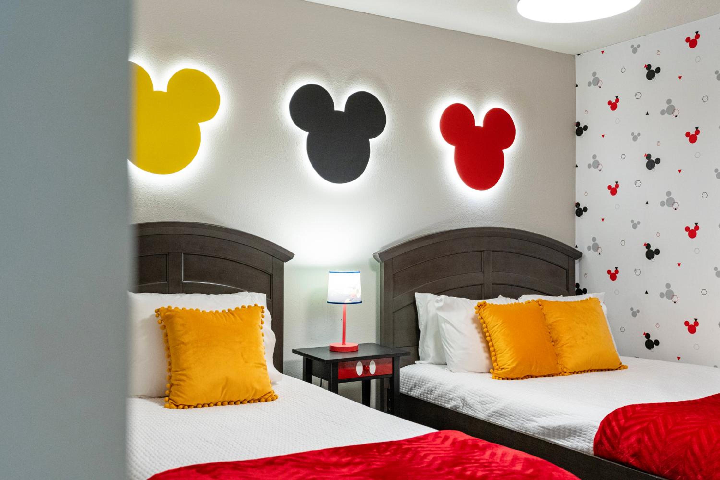 Cozy 4 Bedrooms35 Bath- 8 miles from Disney