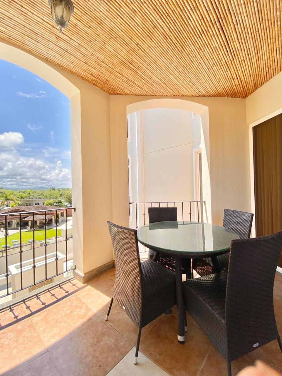 Peninsula 46 - Upscale 2bdr with Jacuzzi - Beach - Fast wifi - Gym