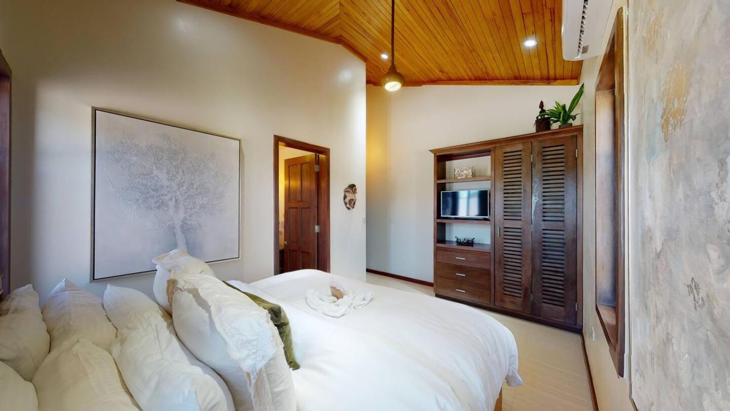 Secluded Oceanfront Private Estate By Alom