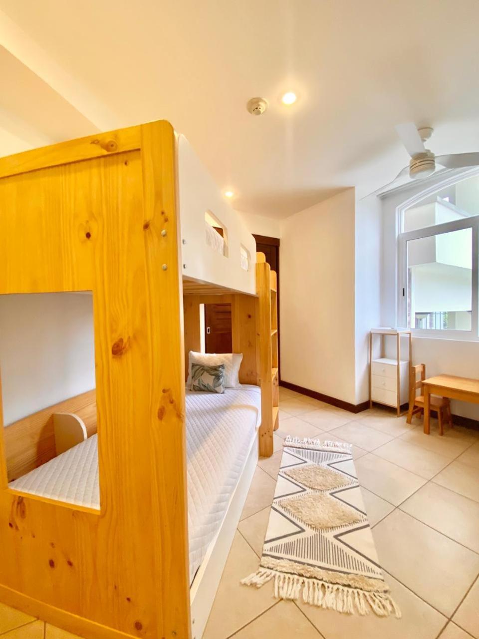 Peninsula 46 - Upscale 2bdr with Jacuzzi - Beach - Fast wifi - Gym