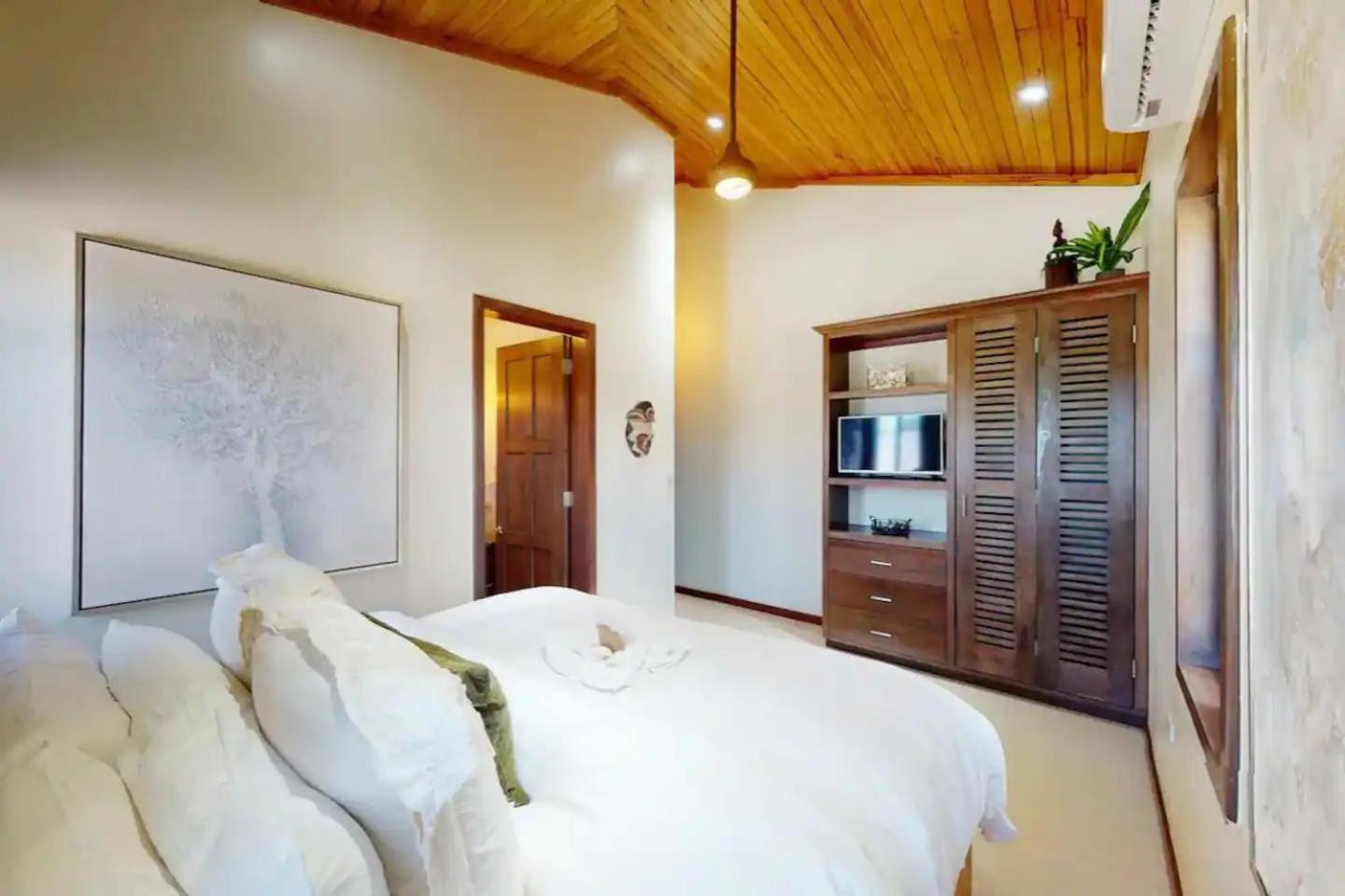 Secluded Oceanfront Private Estate By Alom