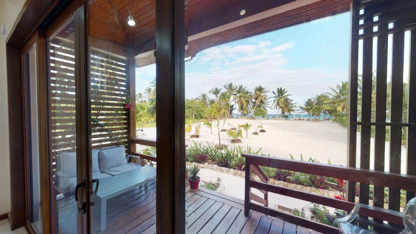 Secluded Oceanfront Private Estate By Alom