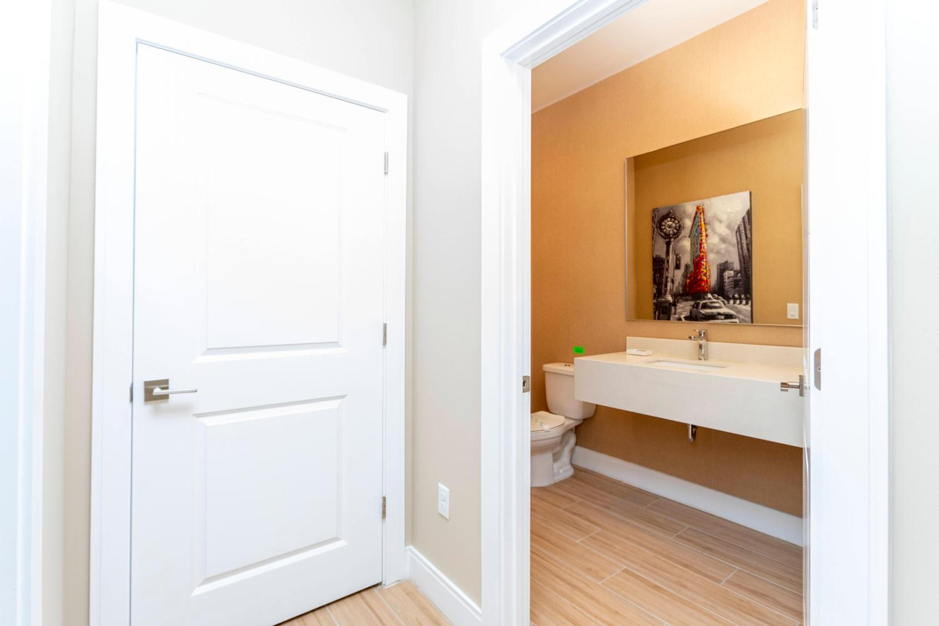 Nice Luxury 3Beds and 3Ba 2 miles from Disney