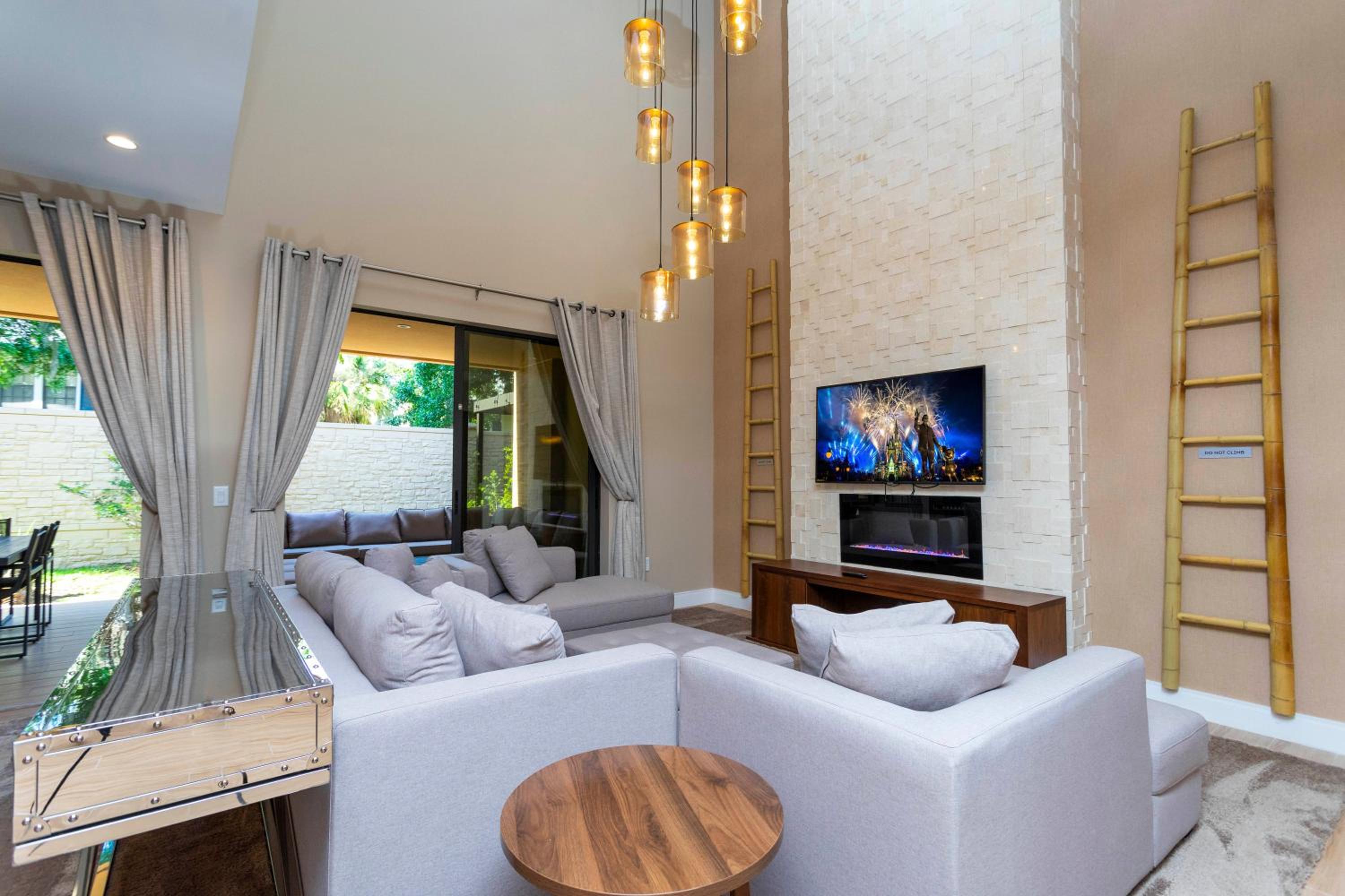 Nice Luxury 3Beds and 3Ba 2 miles from Disney