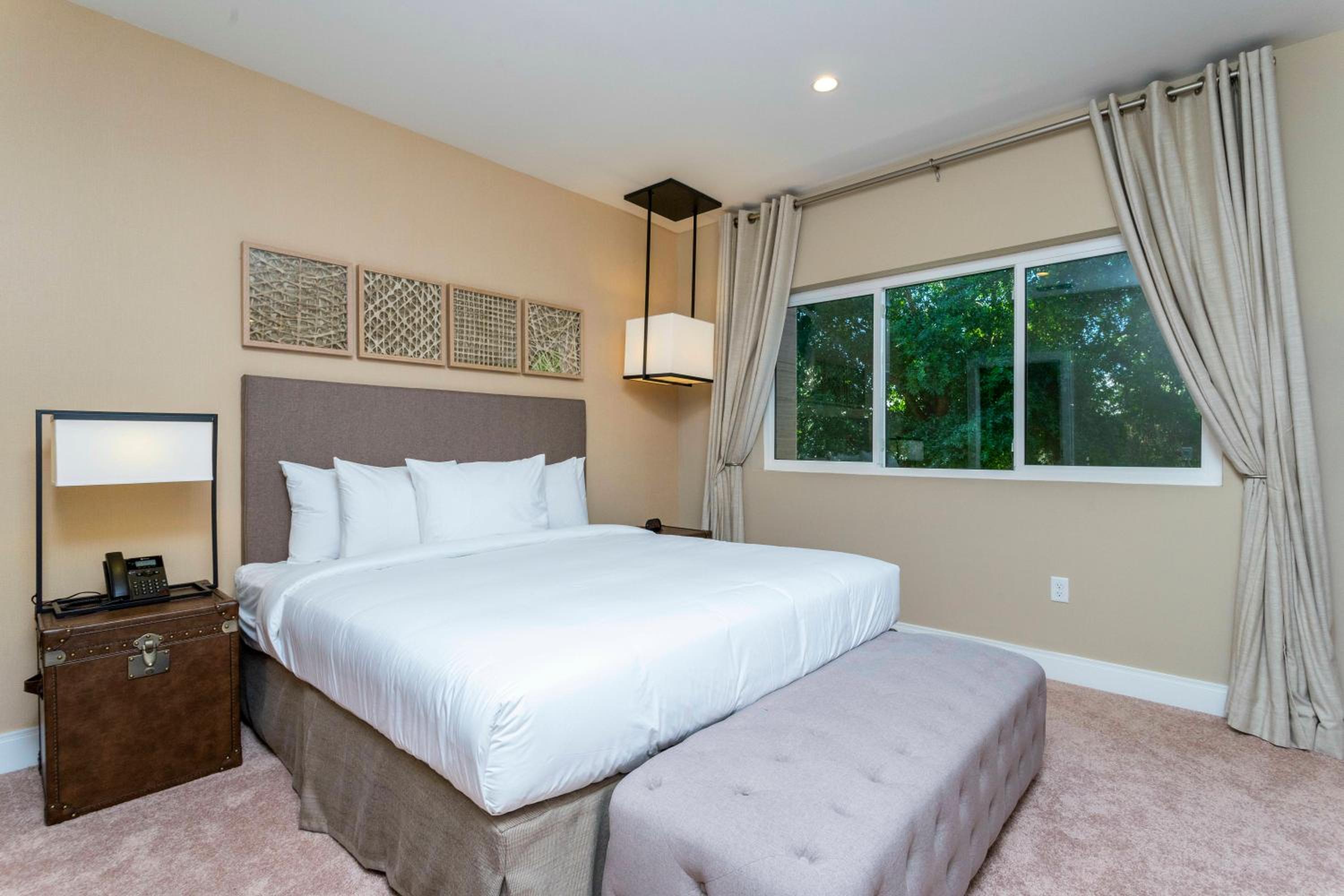 Nice Luxury 3Beds and 3Ba 2 miles from Disney