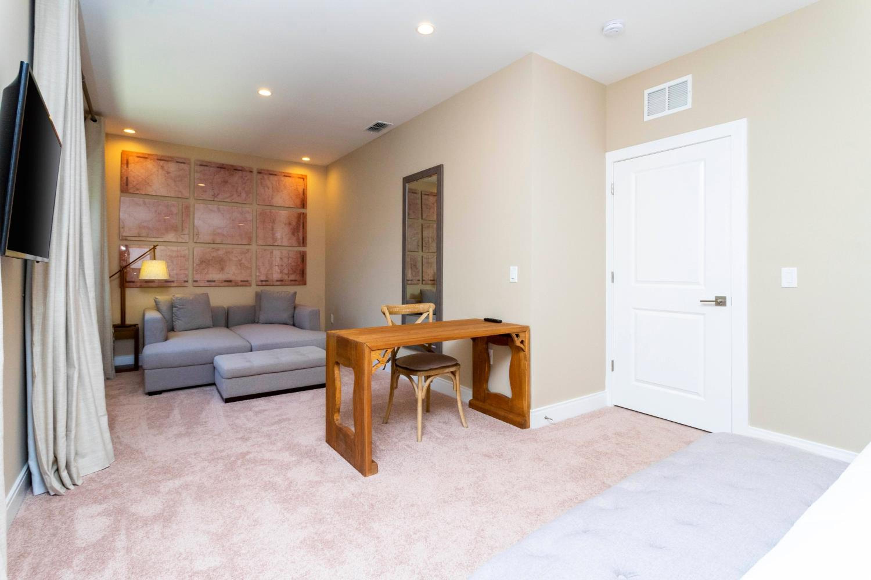 Nice Luxury 3Beds and 3Ba 2 miles from Disney