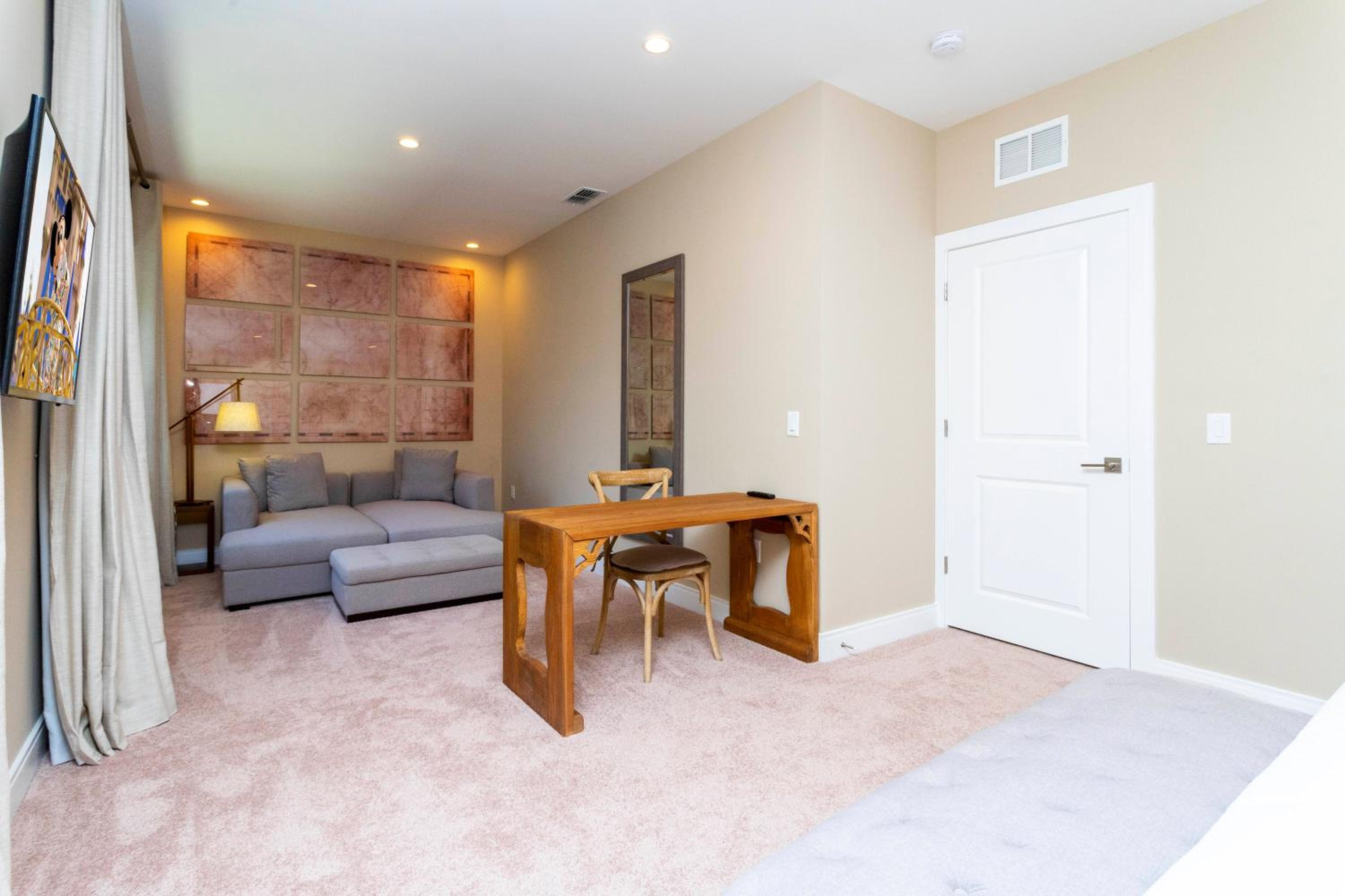 Nice Luxury 3Beds and 3Ba 2 miles from Disney