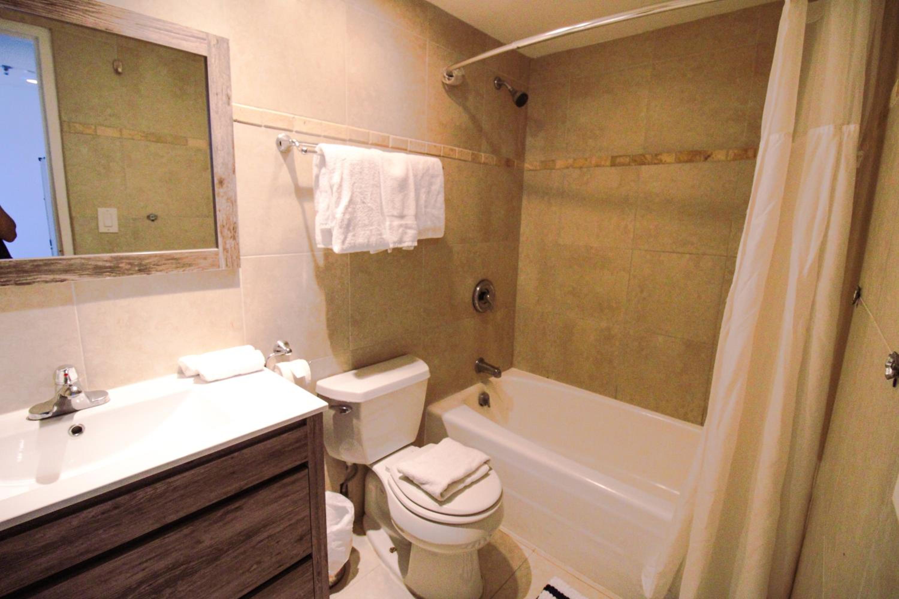 Castle 603 Oceanview w/ Free Parking, pool, beach access, tennis, gym, restaurants and more! view 3