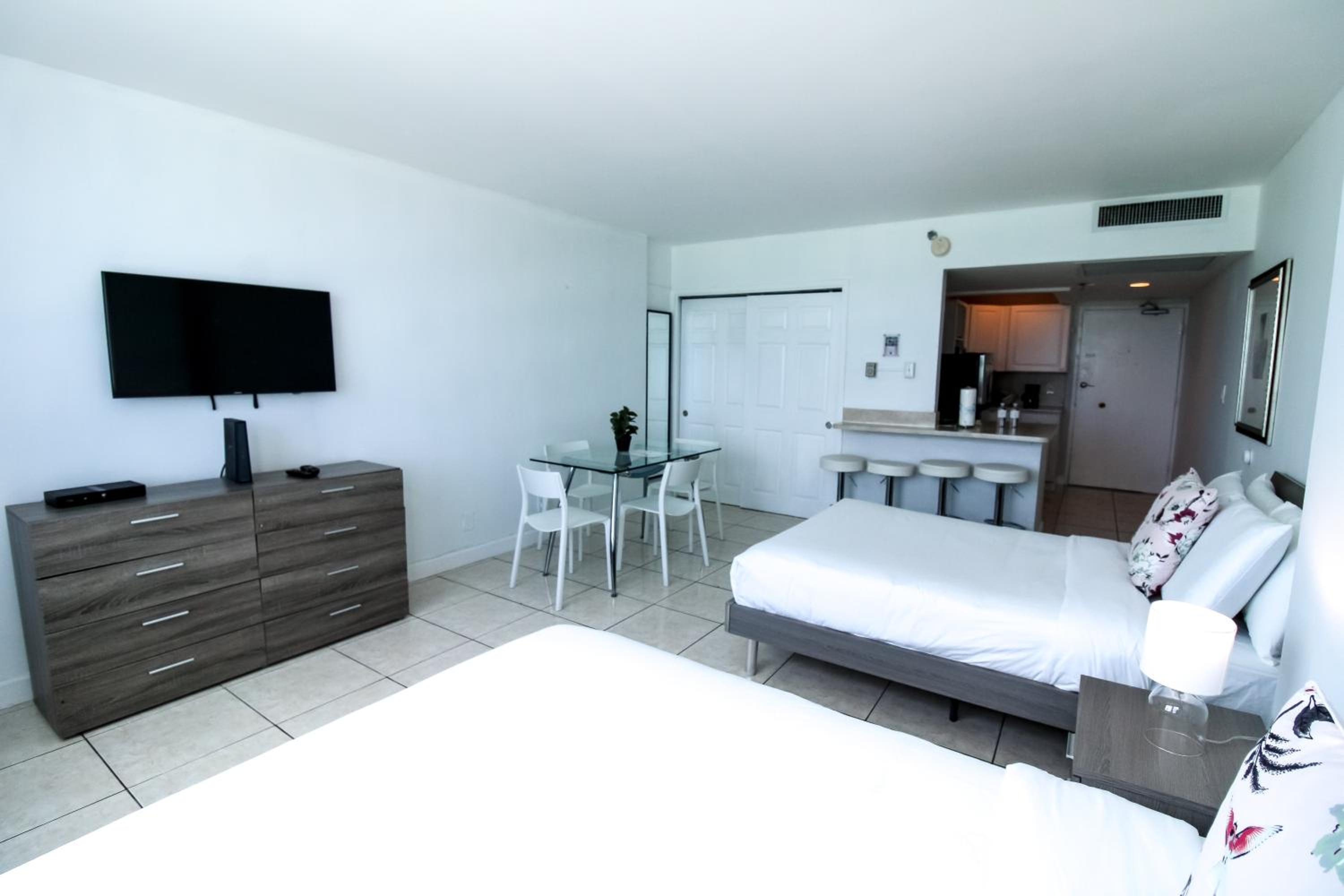 Castle 603 Oceanview w/ Free Parking, pool, beach access, tennis, gym, restaurants and more! view 5