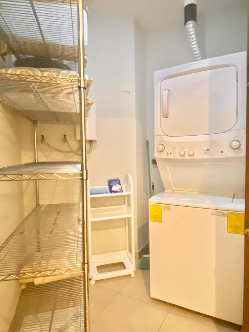 Peninsula 46 - Upscale 2bdr with Jacuzzi - Beach - Fast wifi - Gym