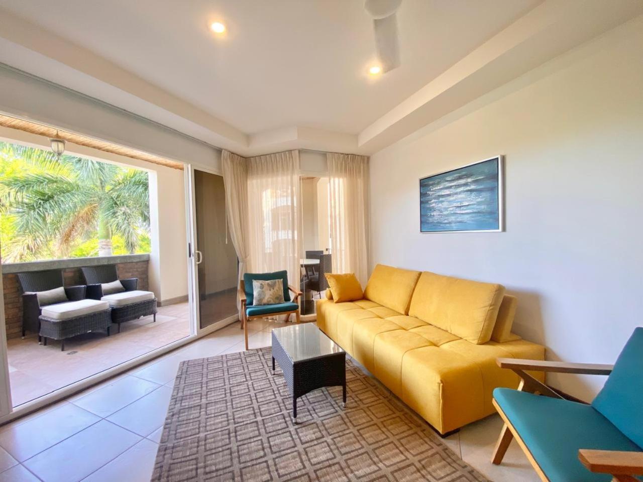Peninsula 46 - Upscale 2bdr with Jacuzzi - Beach - Fast wifi - Gym