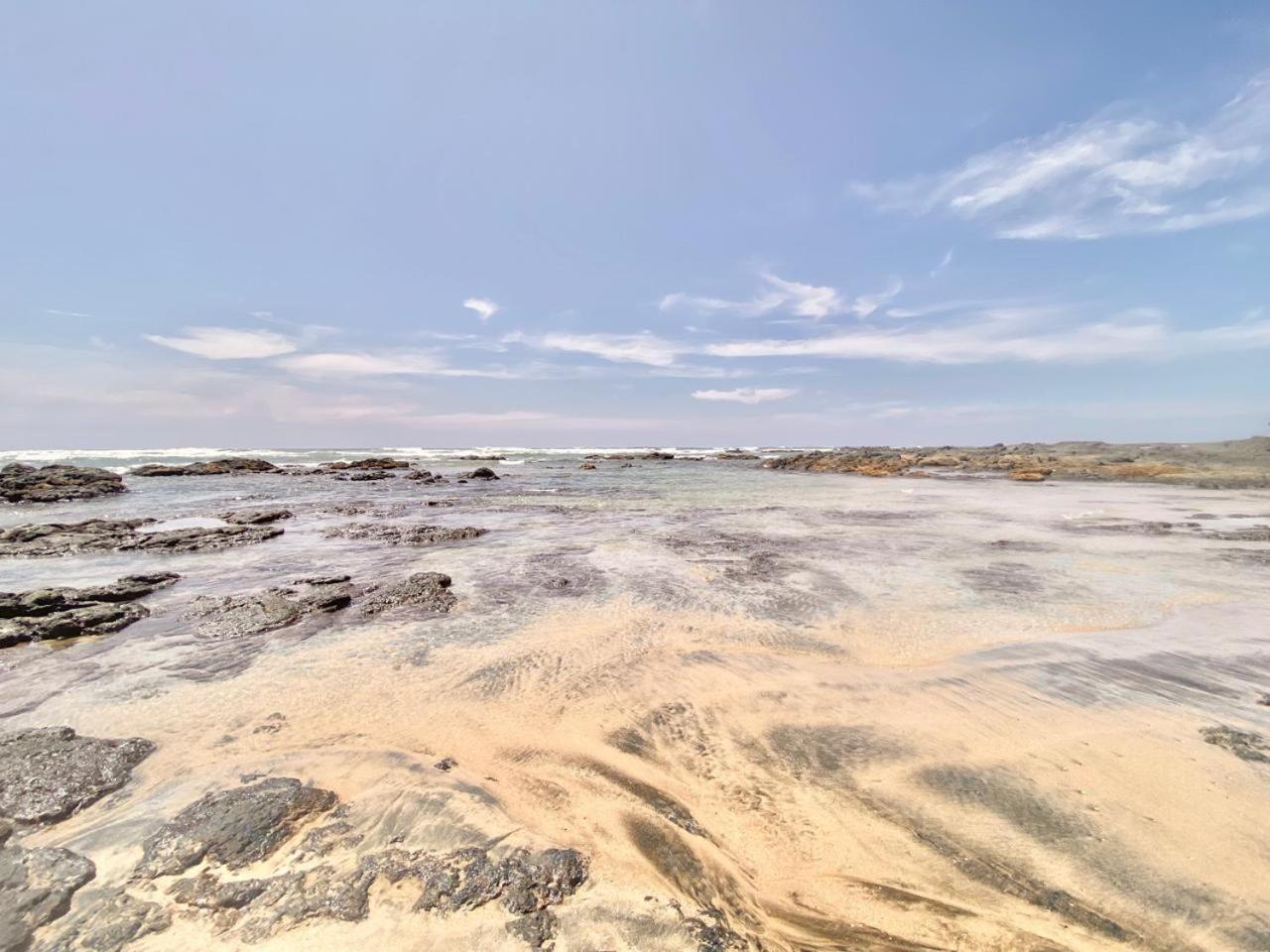 Peninsula 46 - Upscale 2bdr with Jacuzzi - Beach - Fast wifi - Gym