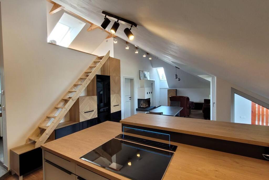 Designer Loft mit Kamin am Rande von Graz