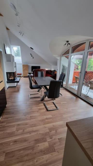 Designer Loft mit Kamin am Rande von Graz