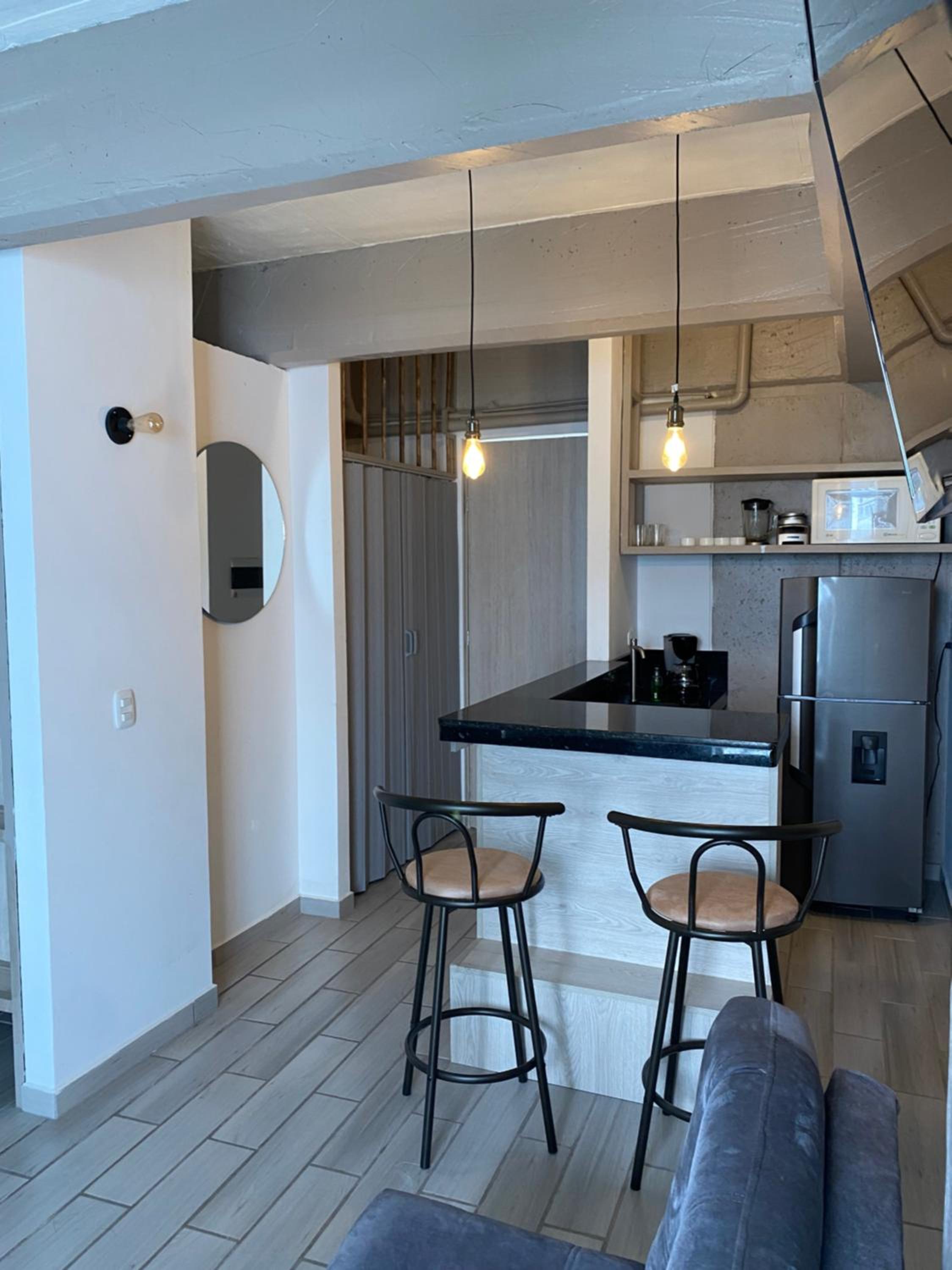 hermoso apartaestudio con cama doble y sofacama sector parque fundadores