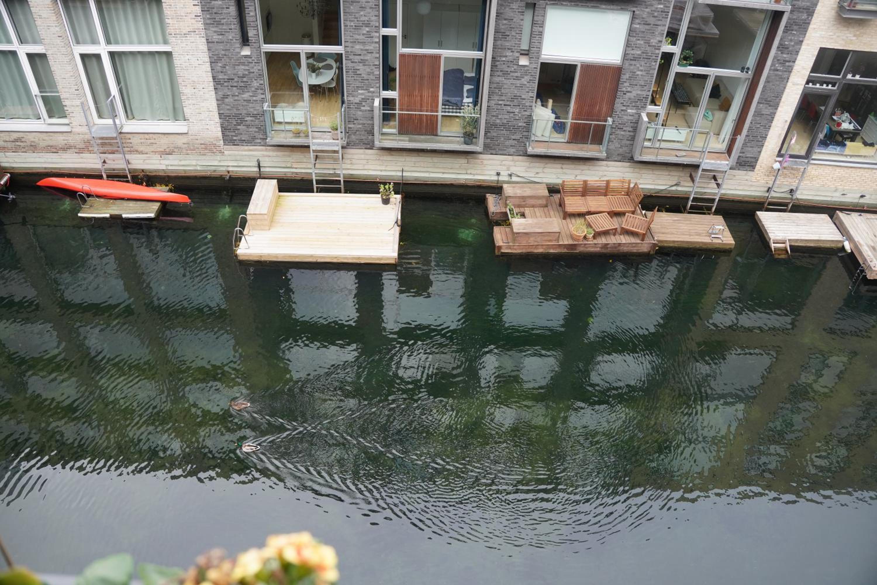 Apartment with canal view
