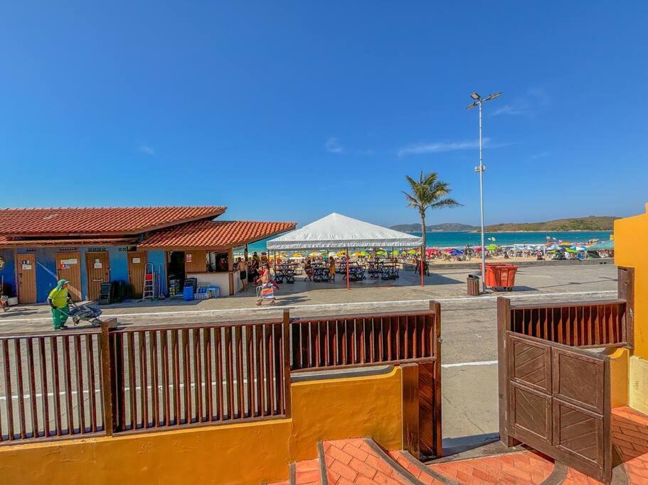 Apartamento na orla da praia do Peró