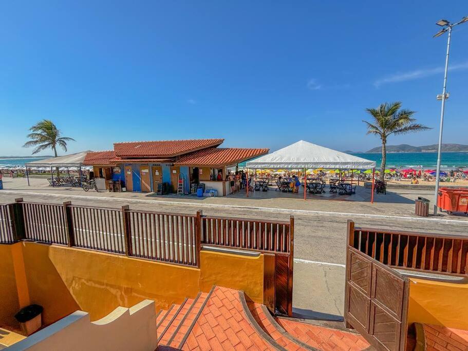 Apartamento na orla da praia do Peró