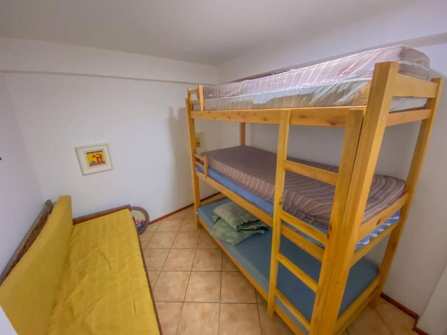Apartamento na orla da praia do Peró