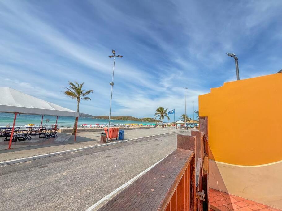 Apartamento na orla da praia do Peró