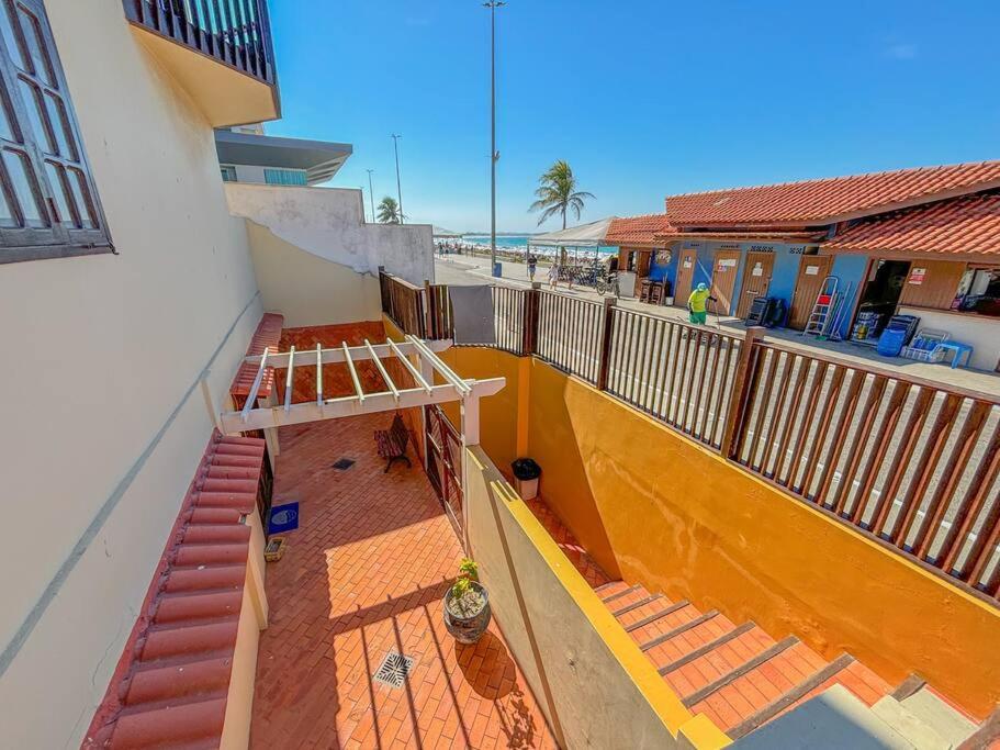 Apartamento na orla da praia do Peró