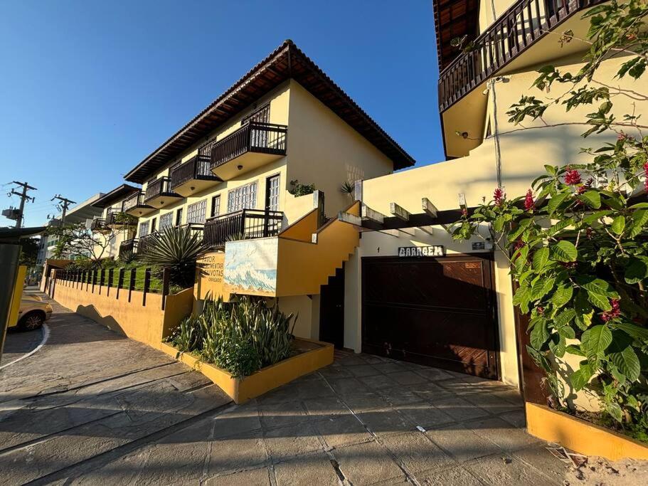 Apartamento na orla da praia do Peró