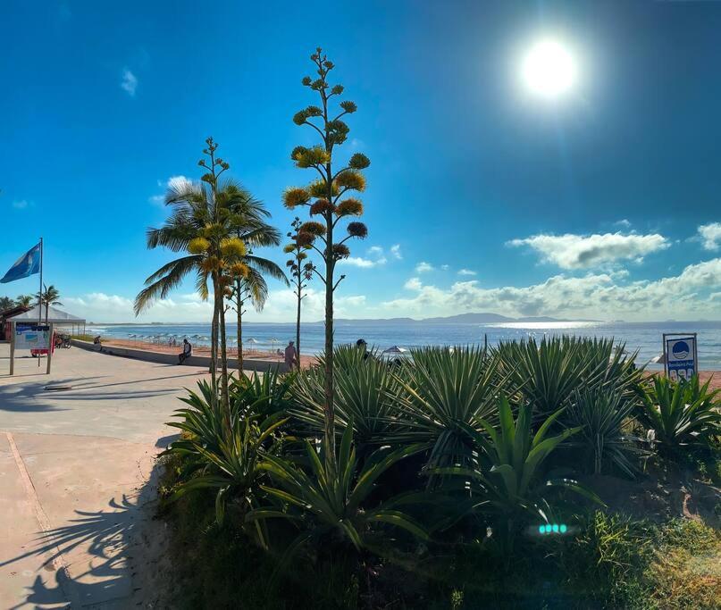 Apartamento na orla da praia do Peró