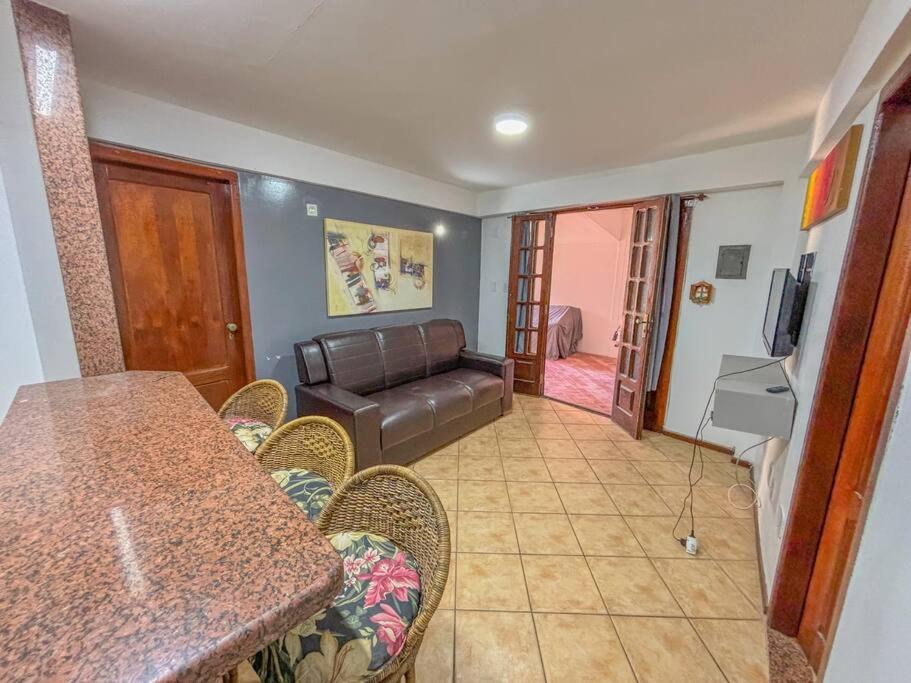 Apartamento na orla da praia do Peró