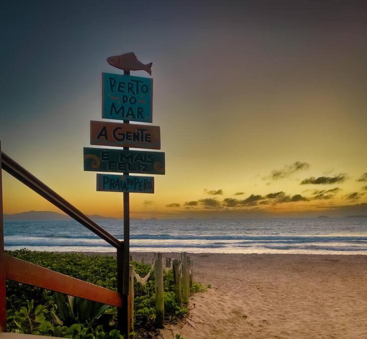 Apartamento na orla da praia do Peró