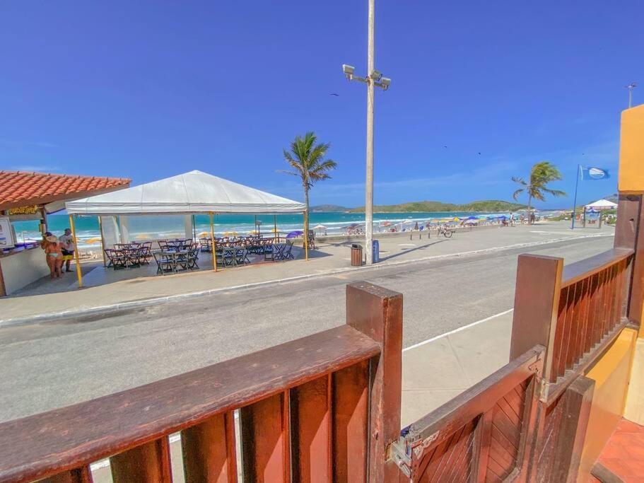 Apartamento na orla da praia do Peró