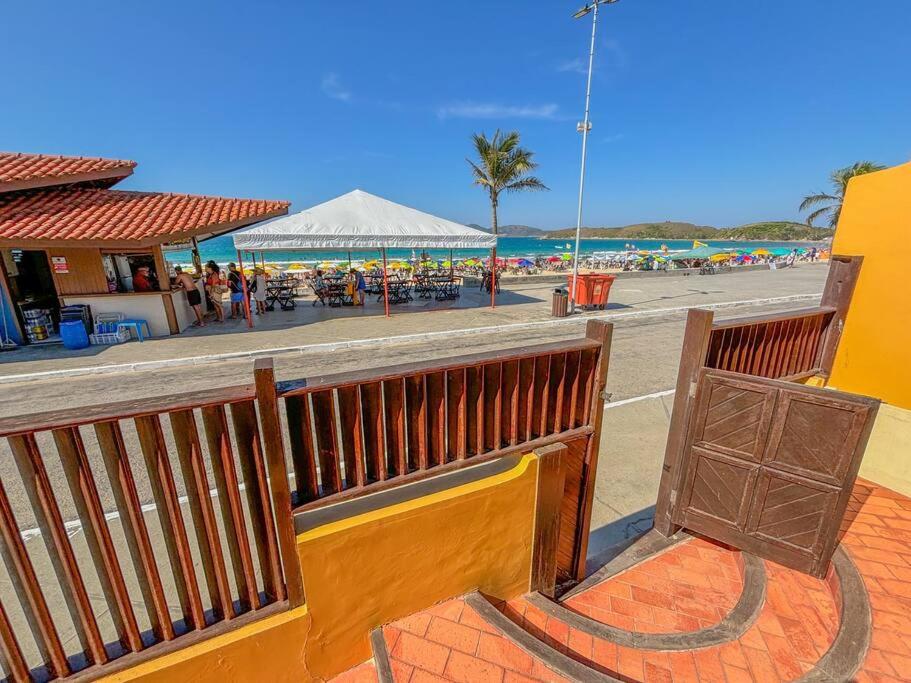 Apartamento na orla da praia do Peró