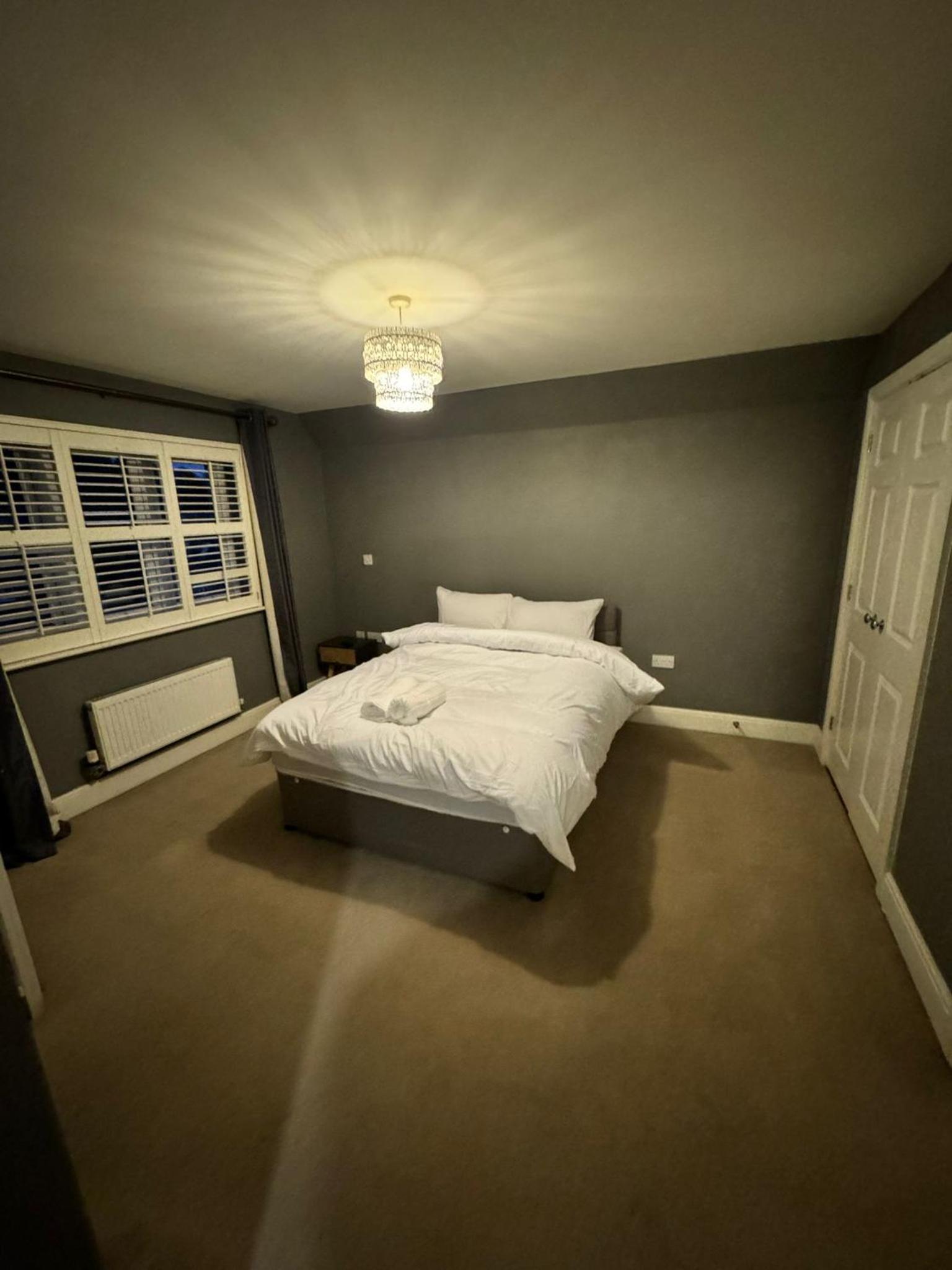 4BR 2BATH Home in Colchester Perfect for Big Group