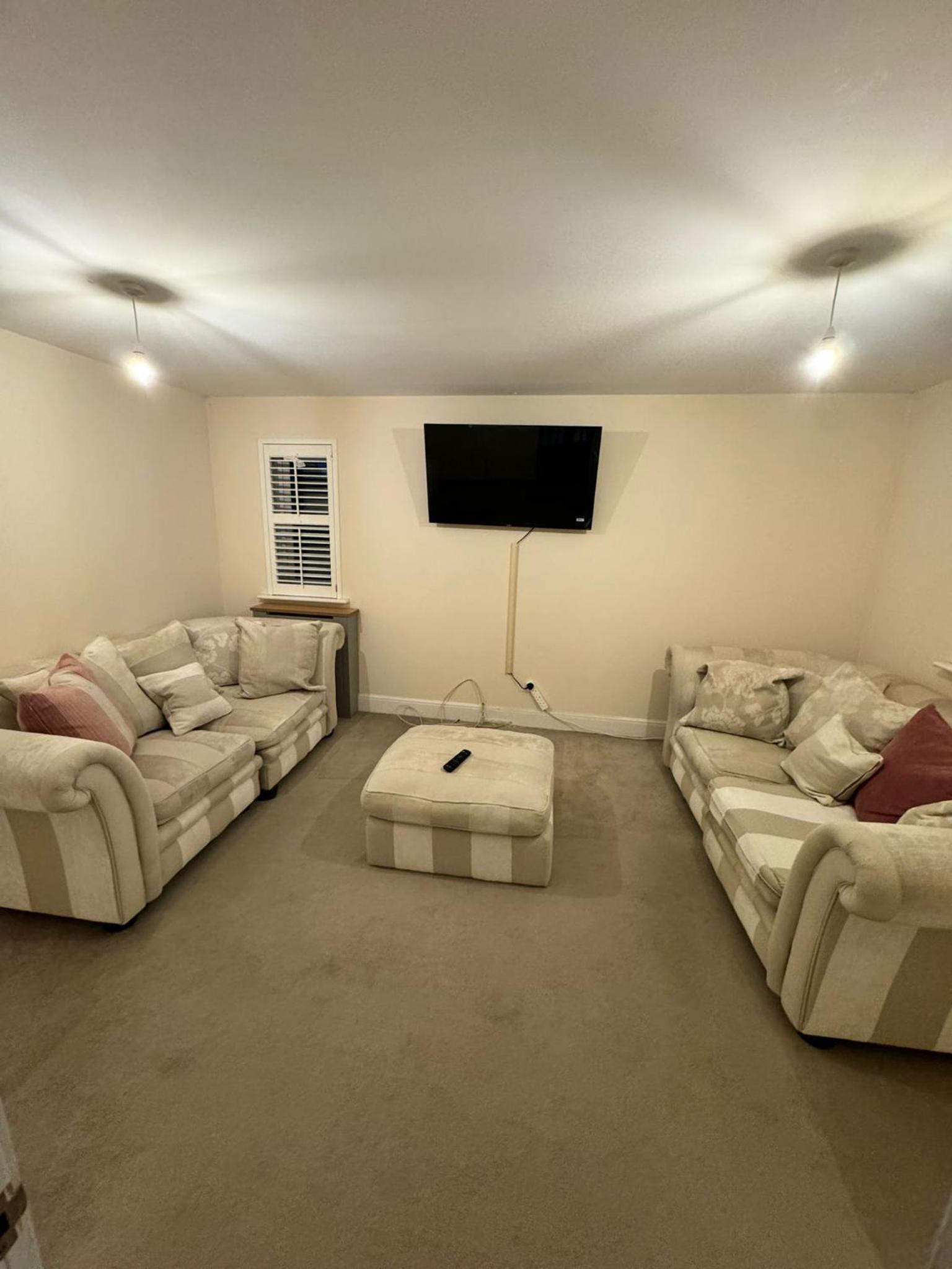 4BR 2BATH Home in Colchester Perfect for Big Group